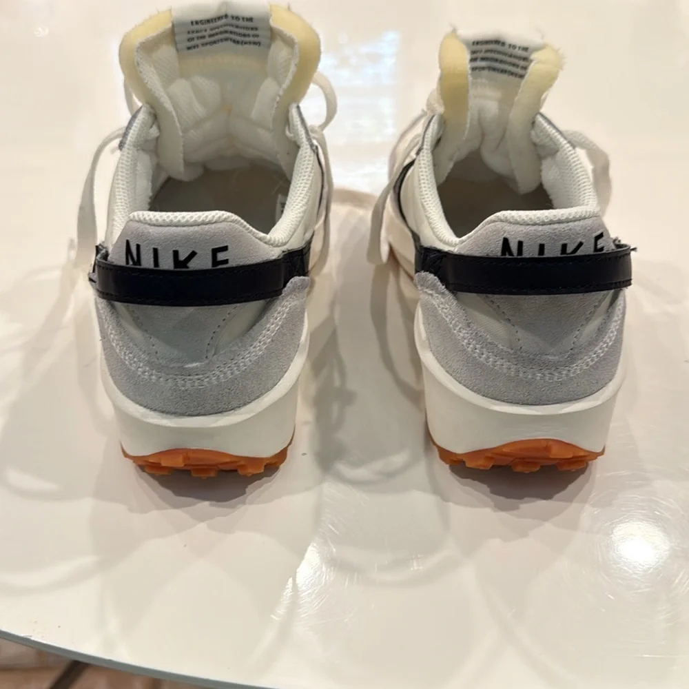 WOMEN'S NIKE WAFFLE DEBUT SNEAKERS
White, Gray and Black size 7 Good condition - Picture 5 of 5